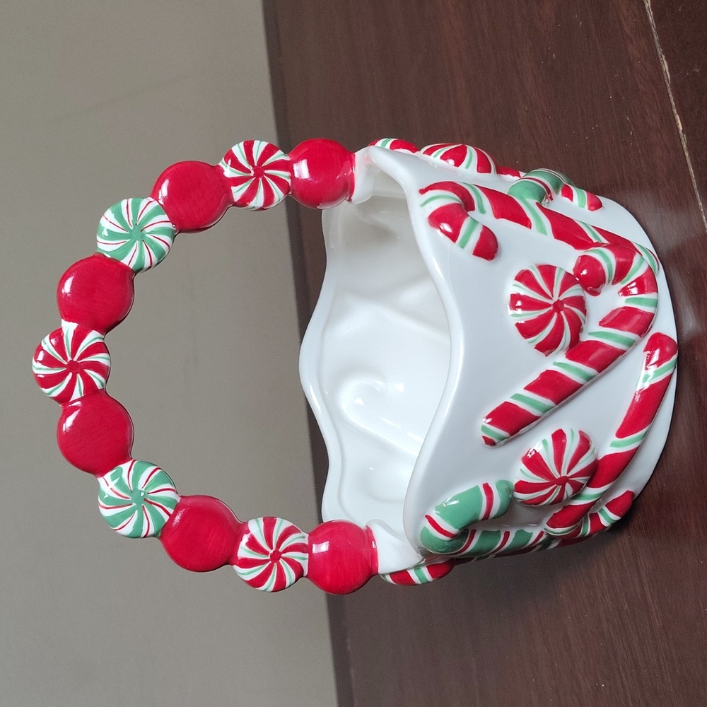 St. Nicholas Square Candy Greetings Ceramic Candy Basket - Picture 3 of 7